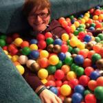 Lina im Bällebad
